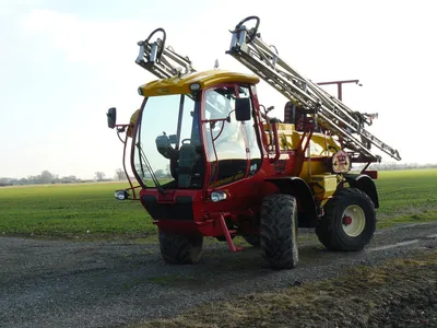 Frazier Agribuggy crop sprayer working in an East Yorkshire field
