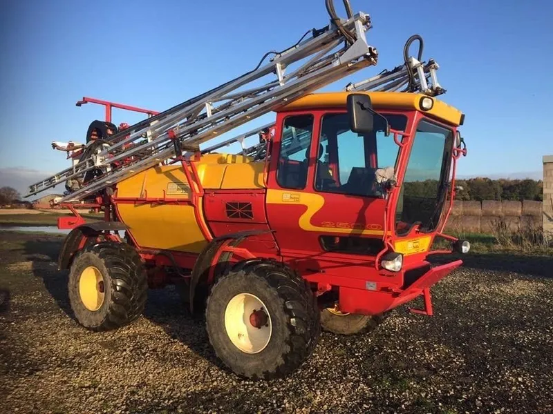 Frazier Phantom Tci side view with booms folded, East Yorkshire